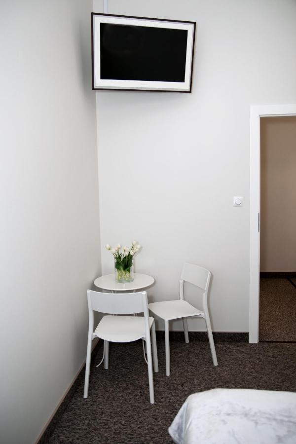 Rodmos Hostel ลูบลิน ภายนอก รูปภาพ